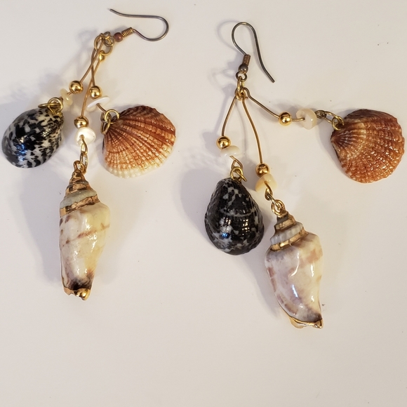 Jewelry - 5 for $15. Retro shell dangling earrings
